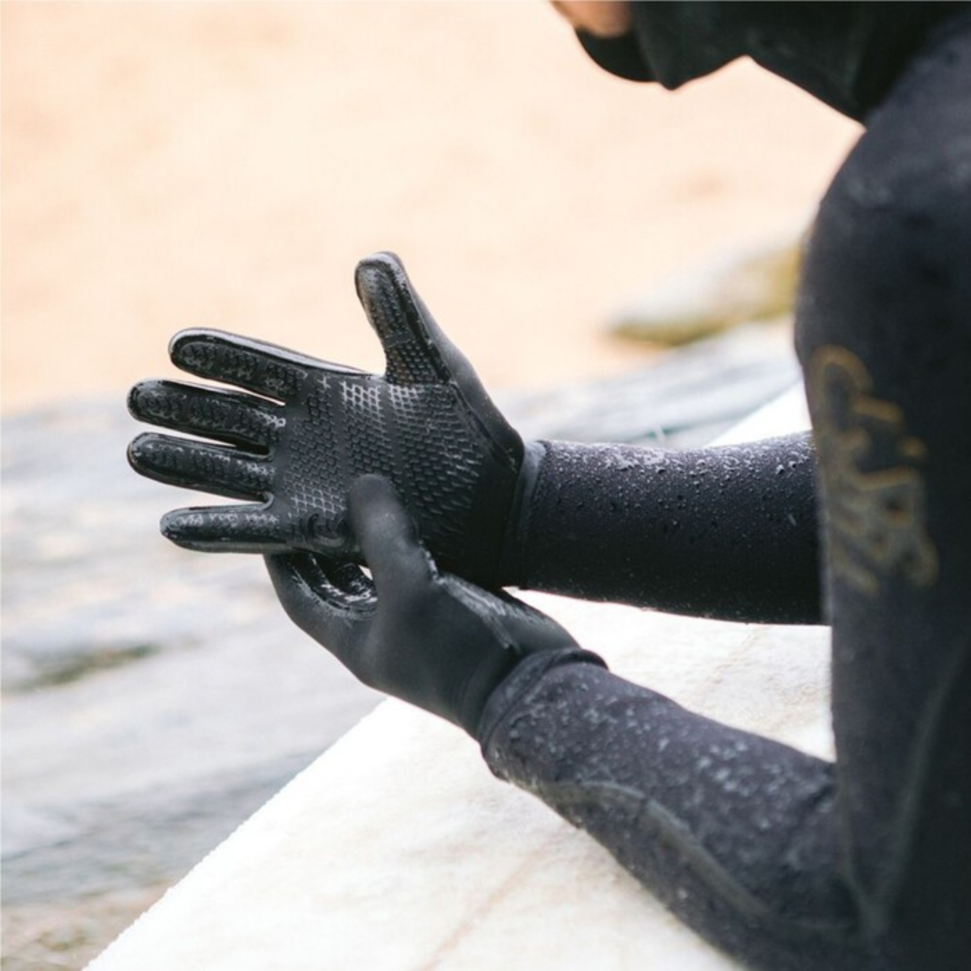 GUANTES DE NEOPRENO PARA ADULTO WIRED DE 2 MM C-SKINS