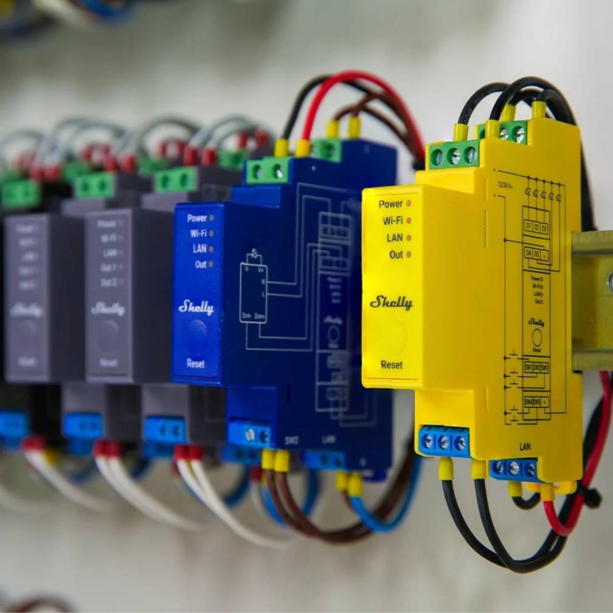 Controlador Shelly Pro RGBWW PM Wi-fi DIN LED RGBW medición Controlador Shelly Pro RGBWW PM Wi-fi DIN LED RGBW medición