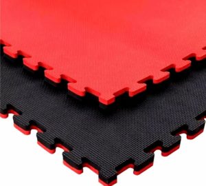 Piso Tatami Randers negro/rojo 1m x 1m x 2cm (1 unidad)