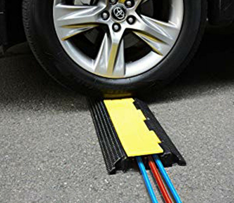 Protector de cables 3 canales 9.10x50x7 - Seguridad Vial