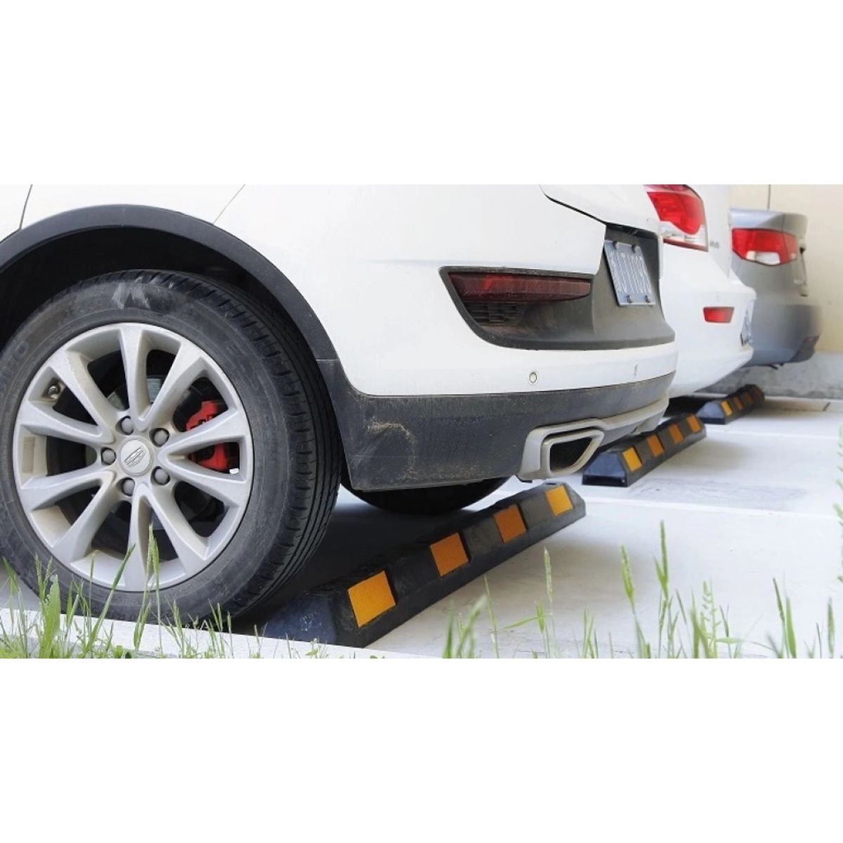 TOPE DE GOMA PARA AUTO Largo 1.65 mts, ideal para Parking TOPE DE GOMA PARA AUTO Largo 1.65 mts, ideal para Parking